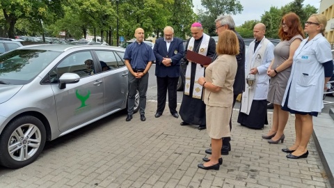 Dojazd do pacjentek umożliwi samochód z tysiąca serc. Kupiony z akcji charytatywnych