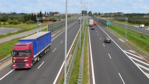 Utrudnienia na A1 koło Nowych Marz. Samochód uderzył w bariery