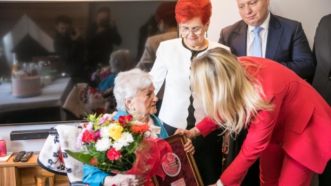 Piękny jubileusz dwóch pań z regionu. Kobiety otrzymały marszałkowski medal