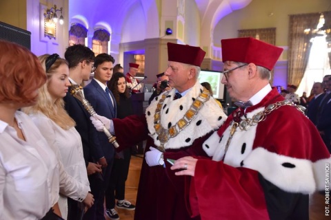 Rektor zastanawia się, jak zaoszczędzić. Bydgoski UKW po inauguracji