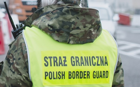 Próbował nielegalnie przewieźć 26 imigrantów, został zatrzymany przez policjantów z Torunia