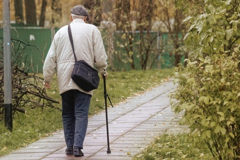 Debata w Inowrocławiu z troski o seniorów. Na jakie zagrożenia muszą uważać