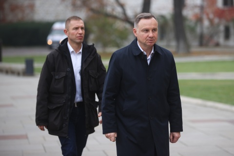 Andrzej Duda odwiedził grób Lecha i Marii Kaczyńskich w katedrze na Wawelu