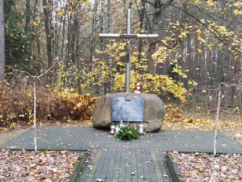 Pamiętają o poległych w bombardowaniu. Ważne miejsce pamięci w regionie