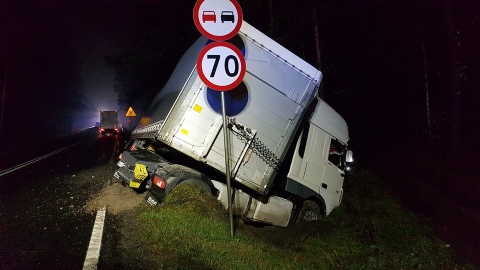 Kraksa w Emilianowie. Wyglądało to strasznie. Dwie osoby poszkodowane [zdjęcia]