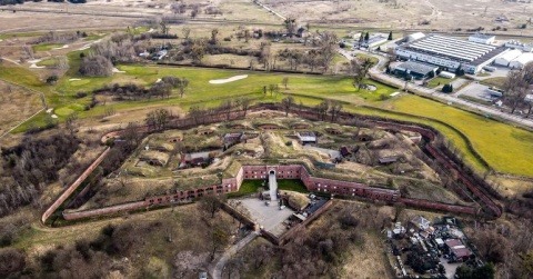 Szturm na fort - ćwiczenia sztabowe w Toruniu. A po akcji ognisko i grochówka