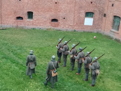 Pokaz sprzętu, zwiedzanie, a także bitwa na moście  to zobaczyli ludzie w Toruniu