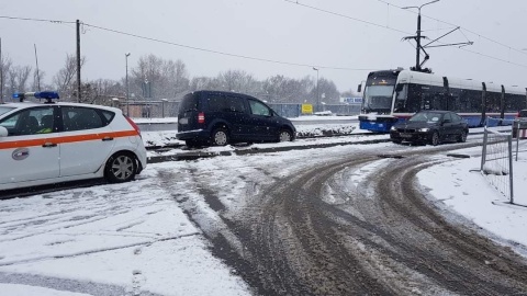 Kierowca wjechał na tory tramwajowe. Okazało się, że był pijany