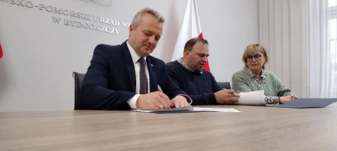 Pomoc dla uchodźców nie ustaje. Umowa z kolejną fundacją podpisana