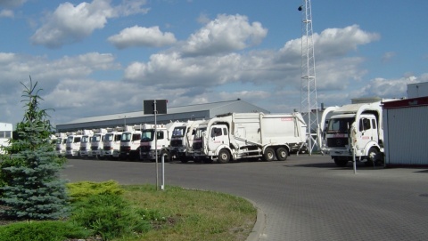 Śmieci rozładują w nowych halach i brzydki zapach zniknie. Remondis buduje