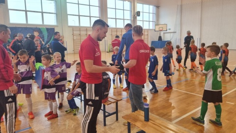 Ruch, zabawa i sportowa rywalizacja. Młodzi piłkarze grali o puchar posłanki Ewy Kozaneckiej