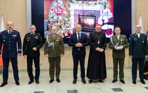 Opłatek dla służb mundurowych z Betlejemskim Światłem Pokoju [zdjęcia]