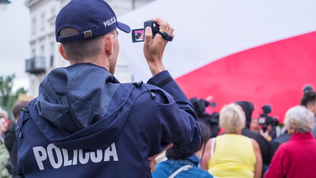 Nerwowo po wizycie szefa PiS w Inowrocławiu. Policja użyła gazu [wideo, oświadczenia]