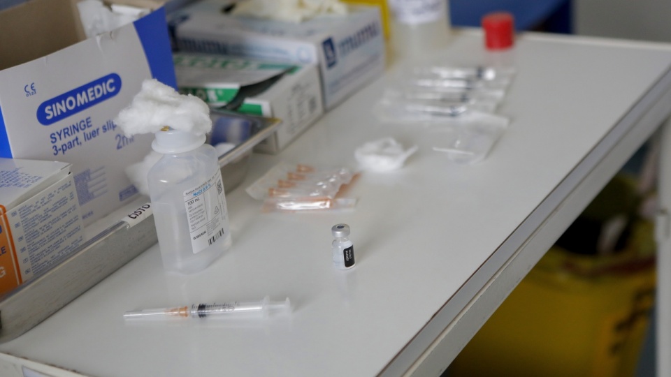 Badania potwierdziły 36 995 nowych przypadków koronawirusa w Polsce, zmarły 252 osoby z COVID-19 – poinformowało we wtorek Ministerstwo Zdrowia. Od początku pandemii wykryto w Polsce ponad 4,5 mln zakażeń, zmarło ponad 104 tys. osób. Fot. PAP/EPA