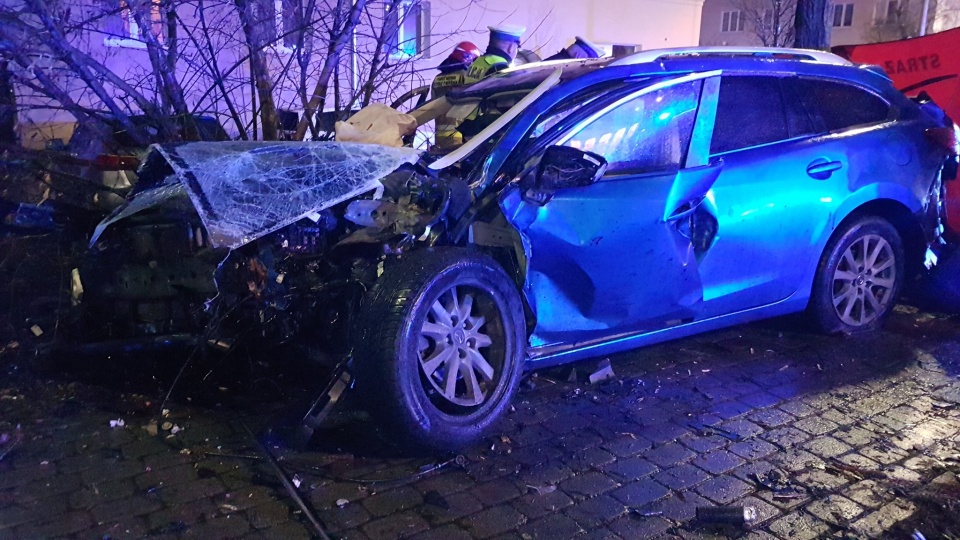 Kierowca, który zginął w piątek nad ranem w wypadku na rondzie Ossolińskich w Bydgoszczy miał dożywotni zakaz prowadzenia pojazdów. Fot. Archiwum/Bydgoszcz998