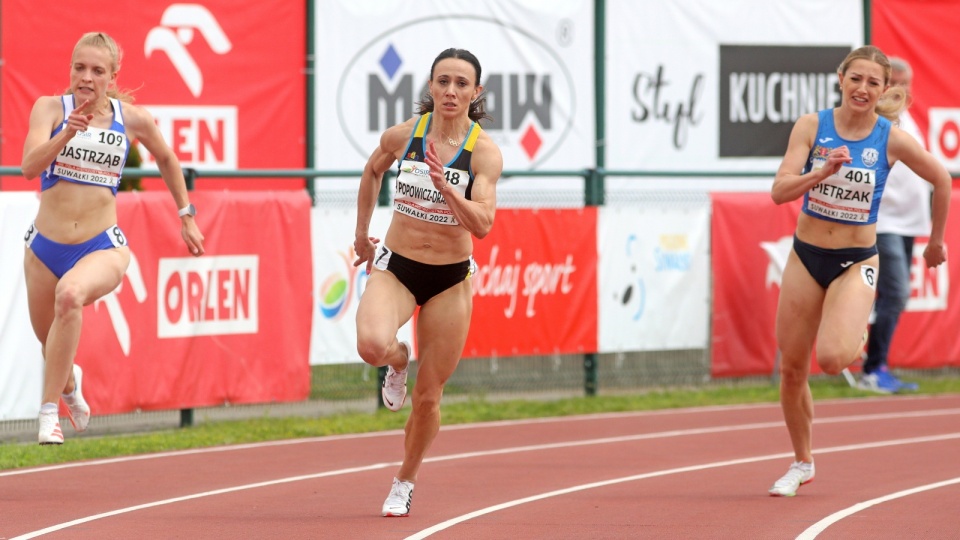 Marika Popowicz podczas biegu na 200 metrów. Fot.: Artur Reszko/PAP