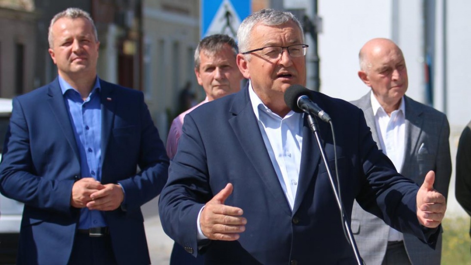 Minister infrastruktury Andrzej Adamczyk na konferencji na Rynku w Fordonie. Fot. https://www.gov.pl/