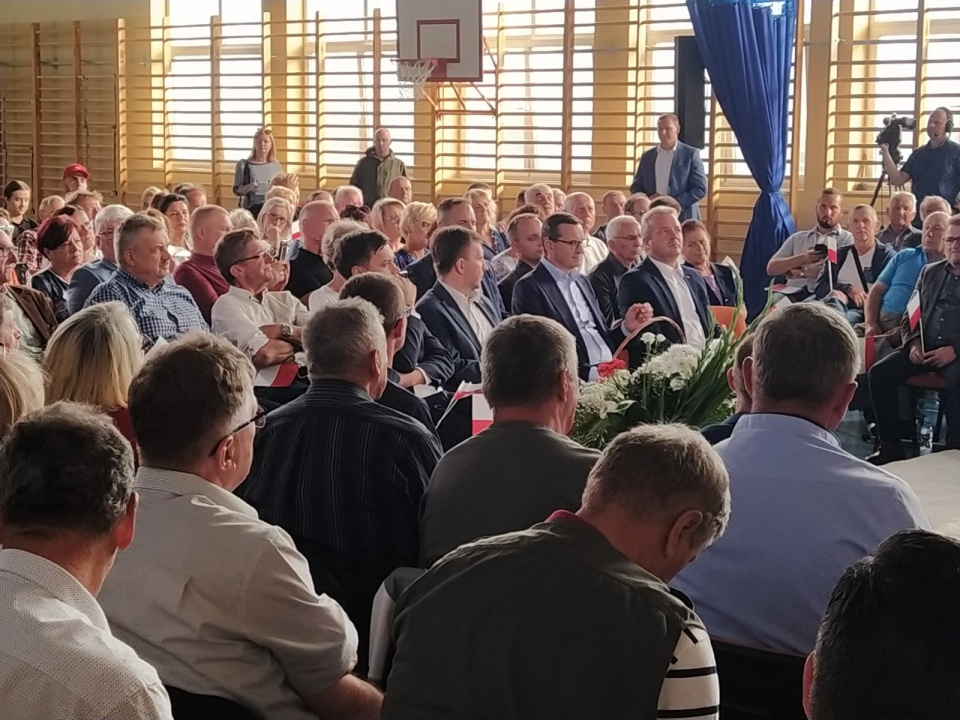 Premier Mateusz Morawiecki na spotkaniu w Żalnie./fot. Marcin Doliński