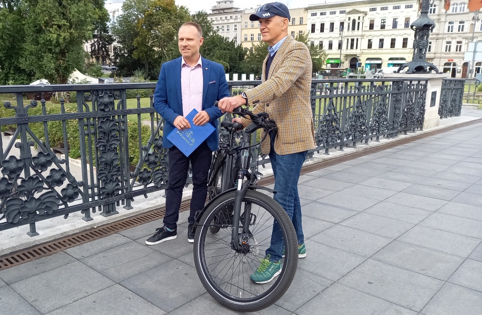 Bydgoszcz włącza się w obchody Europejskiego Tygodnia Mobilności. W najbliższy weekend w centrum miasta będzie można za darmo przetestować elektryczne auta i rowery. Ale to nie jedyne atrakcje jakie przygotowano./fot. Tatiana Adonis