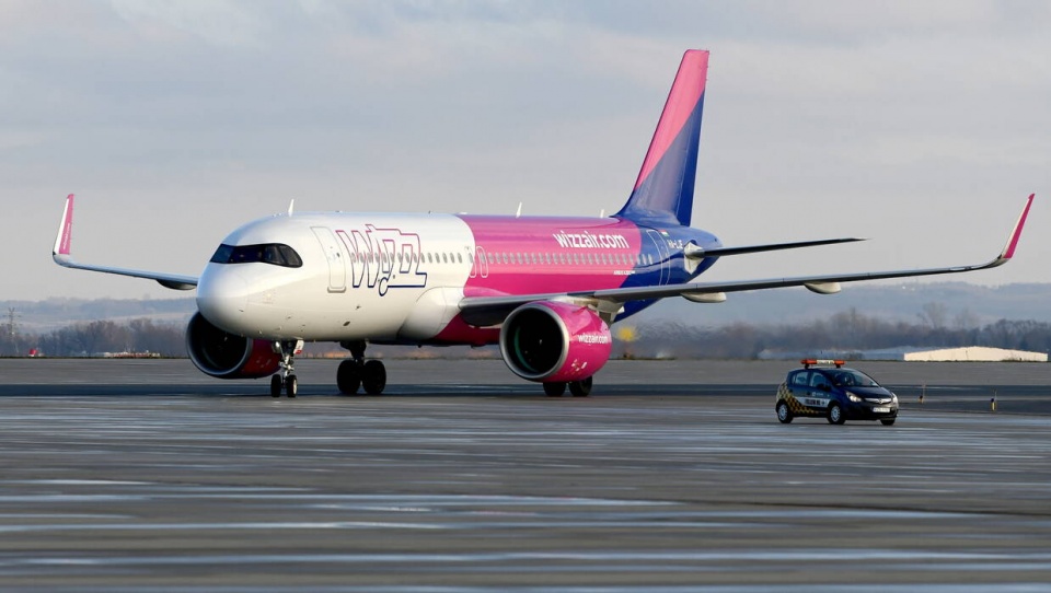 Wizz Air to trzeci największy przewoźnik w Polsce, od grudnia będzie latać z Bydgoszczy/fot. Darek Delmanowicz, PAP