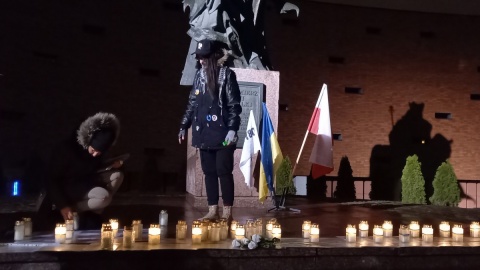 Bydgoski płomień rozbłysnął pod pomnikiem Kazimierza Wielkiego/fot. Tatiana Adonis