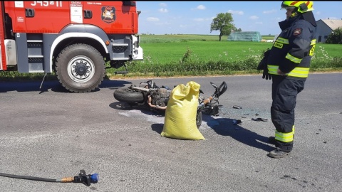 Zderzenie samochodu i motocykla w Zębowie (gm. Otorowo)/fot. OSP KSRG Kawęczyn