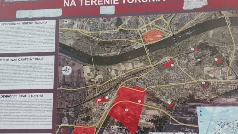 Na miejscu pojawiła się informacja o obozie jenieckim istniejącym na tym terenie/fot. Michał Zaręba