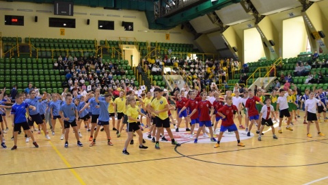 Podczas Malucholady dzieci ze szkół podstawowych mogły sprawdzić się w wielu konkurencjach sportowych/fot: inowroclaw.pl