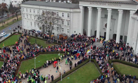 Razem z królami szły tysiące osób Bydgoski Orszak okiem drona [wideo]