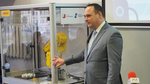 Nauczą się programowania robotów przemysłowych. Nowe Centrum we Włocławku