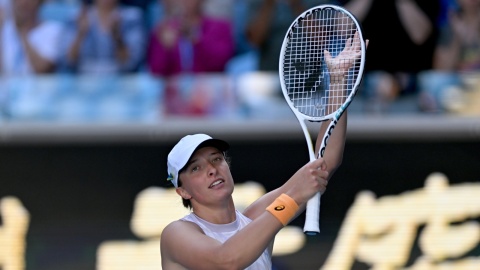 Iga Świątek błyskawicznie awansowała do IV rundy Australian Open. Porażka Linette w deblu