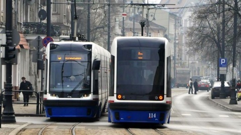 Tramwaje i samochody wybudzają ze snu Trzeba iść na kompromisy