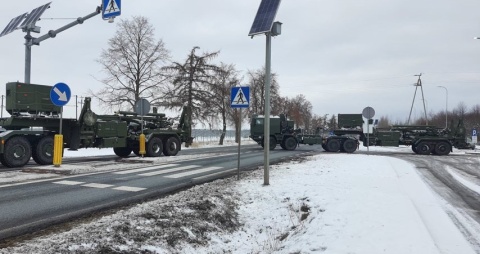 Wyrzutnie Patriot w drodze z Sochaczewa na lotnisko w Bemowie [zdjęcia]