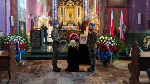 Ostatnie pożegnanie Leonarda Pietraszaka. Spocznie na cmentarzu w Bydgoszczy