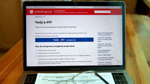 Trwa składanie PIT-ów. Rozliczający się elektronicznie szybciej dostaną zwrot