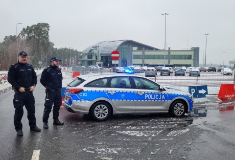 Muszą być gotowi na każdą sytuację. Mundurowi przeprowadzili ćwiczenia na lotnisku