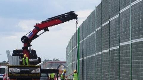 Przy autostradzie A1 staną dodatkowe ekrany akustyczne. Zaczyna się montaż