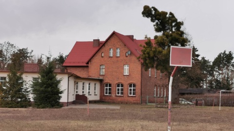 Dawna szkoła znów będzie służyć dzieciom W Sipiorach powstanie placówka opiekuńcza