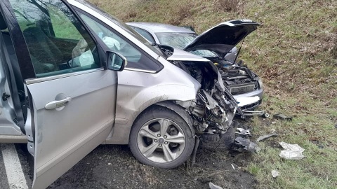 Zderzenie dwóch aut osobowych na S10 w Mrozowie. Są ranni. Ruch jest już płynny