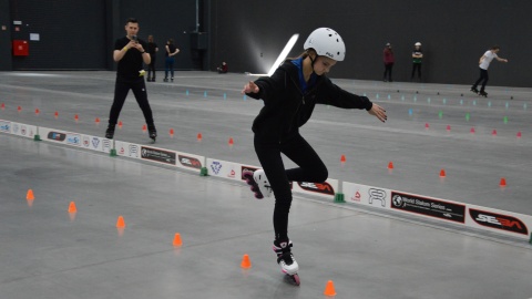 Pokazali, ile rzeczy można robić na rolkach. Rozegrano mistrzostwa w jeździe szybkiej i freestyleu