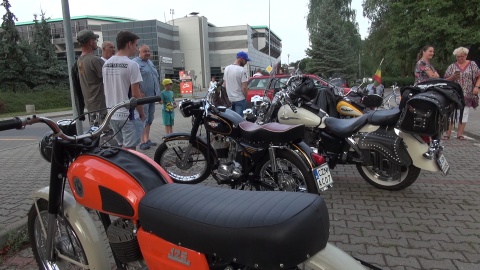 Motoryzacyjne perełki znów zaparkują przed Torbydem Bydgoskie Klasyki Nocą zaczynają sezon