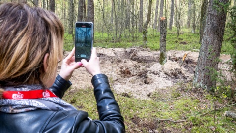 Mieszkańcy o znalezisku w lesie pod Zamościem: Gdyby to spadło na moje podwórko