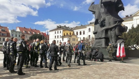 Na motocyklach przez Polskę. Rajd Weteranów to hołd dla poległych na służbie [wideo, zdjęcia]