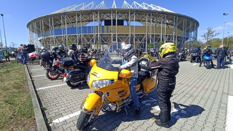 Ryk silników, a na licznikach tysiące kilometrów. Motocykliści uroczyście rozpoczęli sezon [zdjęcia, wideo]