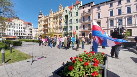 Tradycyjny pochód, manifestacje i kwiaty. Uroczystości z okazji Święta Pracy w regionie