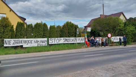 Co dalej z plażą w Samociążku Kąpielisko wystawiono na sprzedaż. Ludzie protestują [zdjęcia]