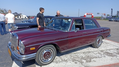 Zlot dla zakochanych w mercedesach. Właściciele je chwalą, goście podziwiają [zdjęcia, wideo]