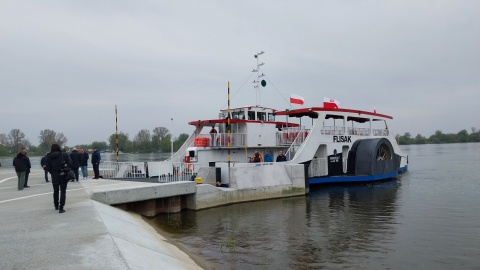 Prom Flisak znów zniknął z Wisły. Powodem zbyt niski stan wody w rzece