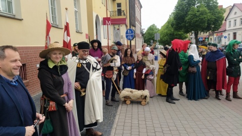 Piją i biją Rycerze z Pomorza są już w Chełmnie. Walczą w Turnieju o Złotą Jaszczurkę [wideo, zdjęcia]