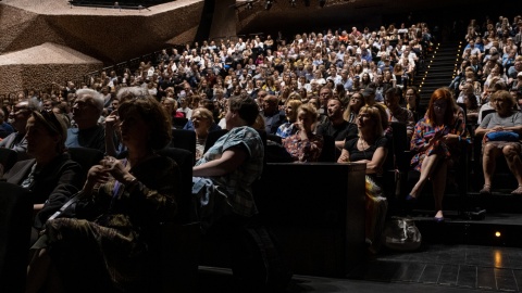 Sala CKK Jordanki wypełniła się po brzegi. Festiwal Kontakt zainaugurowany